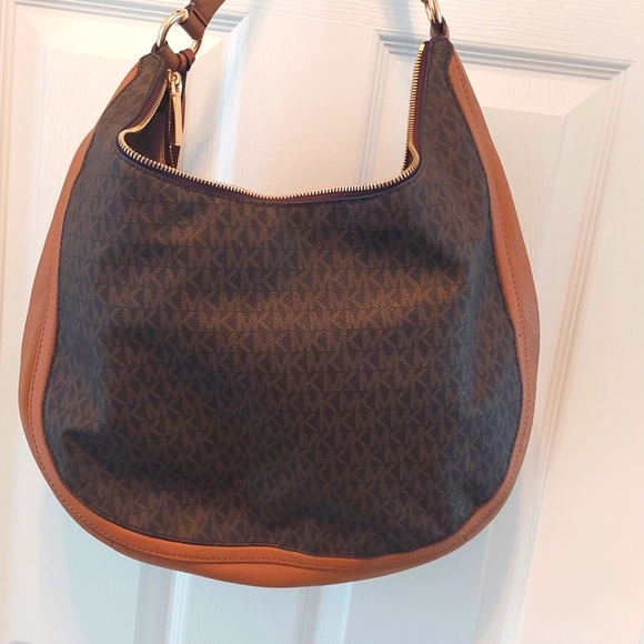 Michael Kors purse - Picture 6 of 6